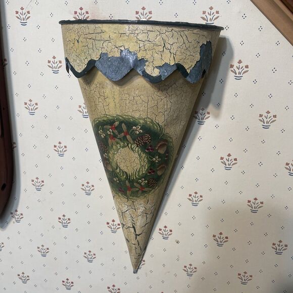 Vintage Metal Wall Pocket Christmas Decor Hand Painted Chippy Shabby - Picture 7 of 11